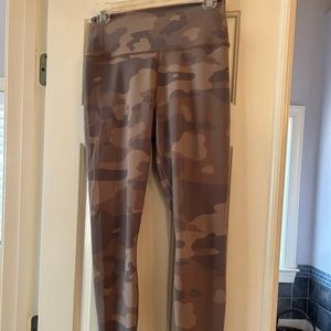 Alo Yoga camo leggings